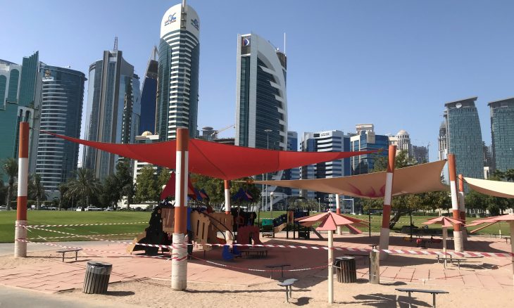 قطر تغلق الحدائق والشواطئ و تنشر دويات لضبط المخالفين