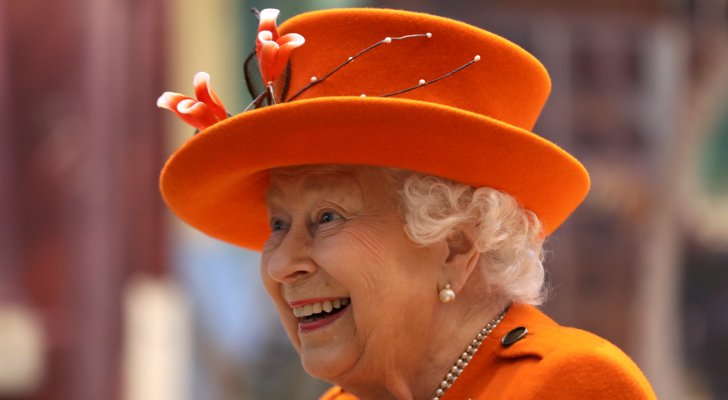كيف استطاعت الملكة إليزابيث الحفاظ على صحتها طيلة 94 عاما.. السر داخل الحقيبة الجلدية!