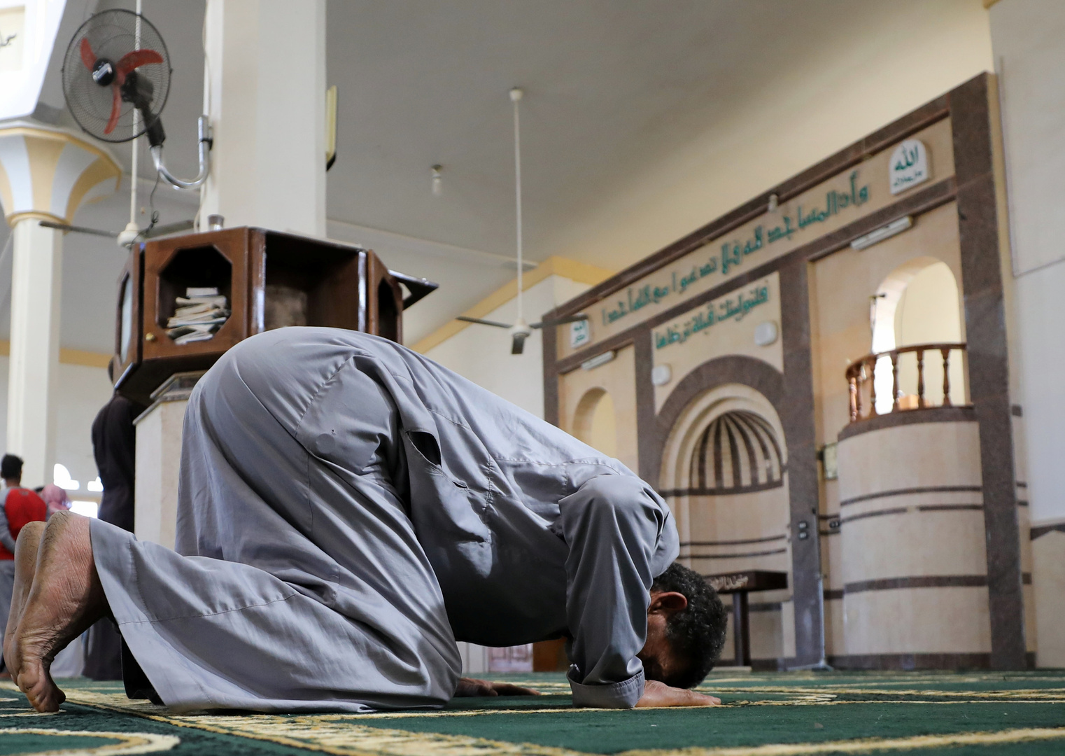 وزير الأوقاف المصري: لا يجوز إقامة صلاة الجمعة في وقت لا يتوافر فيه الأمن الصحي