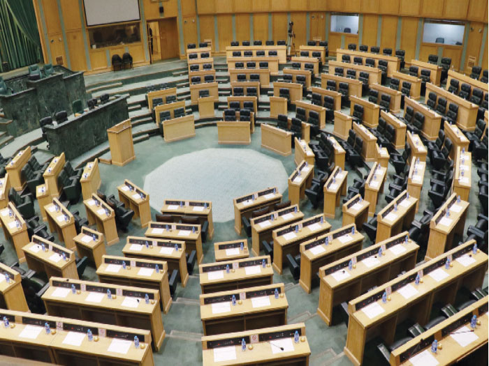 مجلس النواب يقدم (100) ألف دينار لدعم العمالة المتضررة