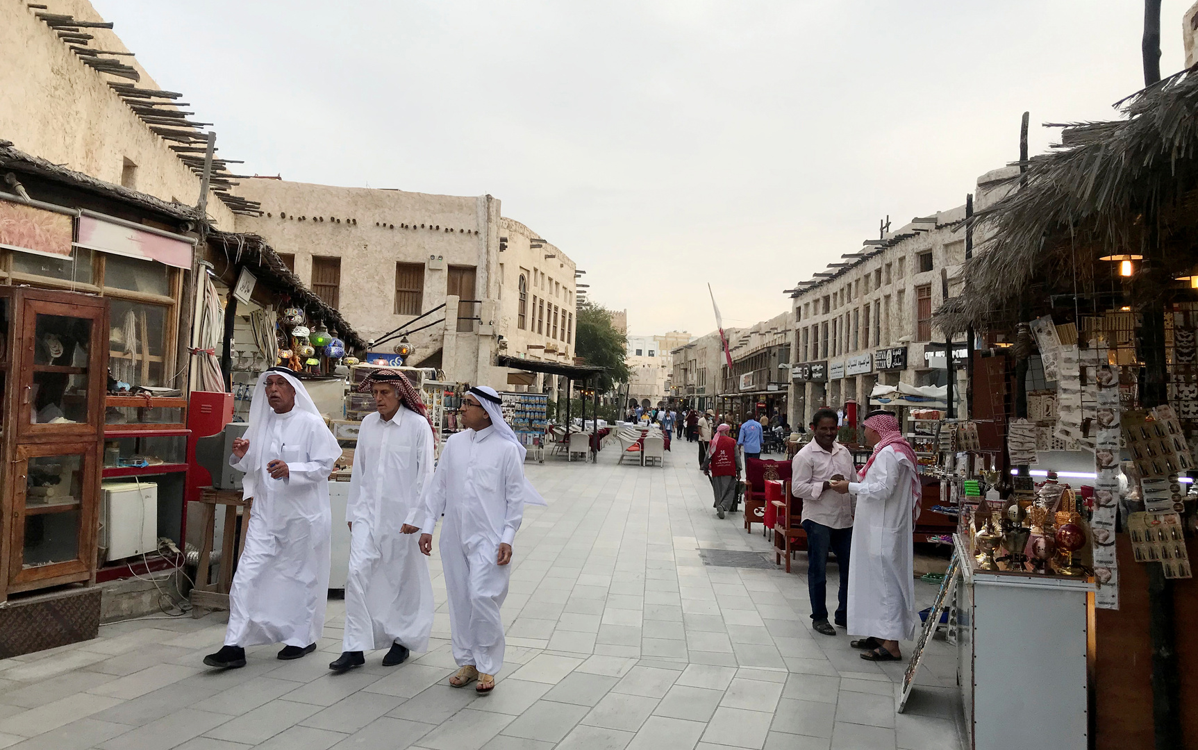 قطر تخطر القطاع الخاص بالعمل عن بعد لاحتواء كورونا