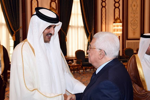 عباس وأمير قطر يبحثان هاتفيًا جائحة "كورونا"