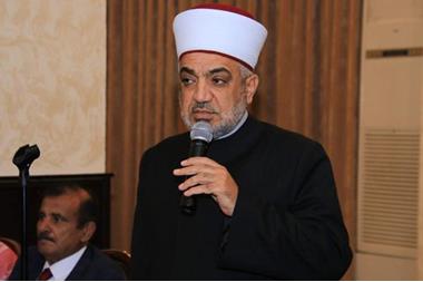 الخلايلة يوضح حول قرار إعادة فتح المساجد في الأردن