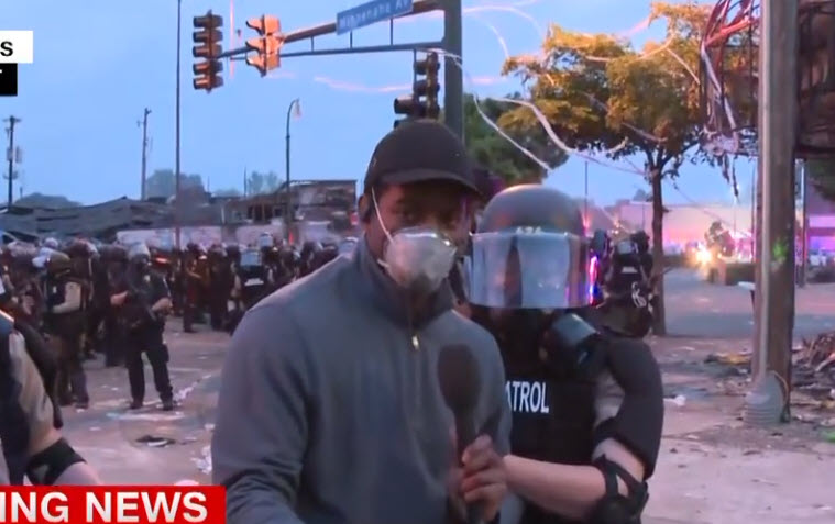 اعتقال طاقم “سي إن إن” على الهواء أثناء تغطية احتجاجات مينابوليس الأميركية - فيديو