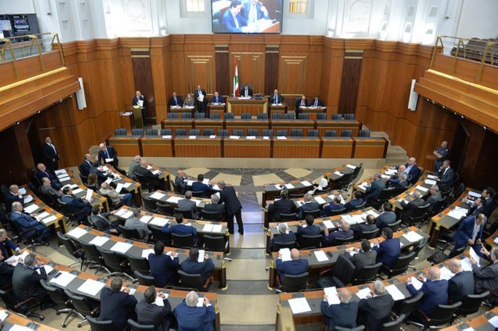البرلمان اللبناني يقر قانون رفع السرية المصرفية عن المسؤولين