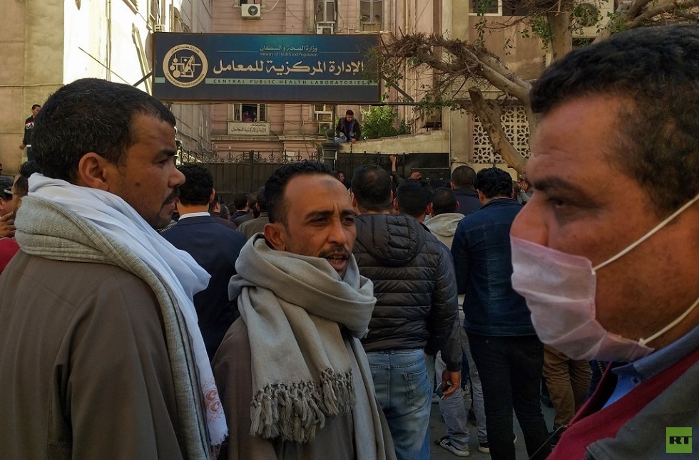 خبير مصري: أعداد مصابي كورونا لم تنخفض لوجود حالات معزولة منزليا