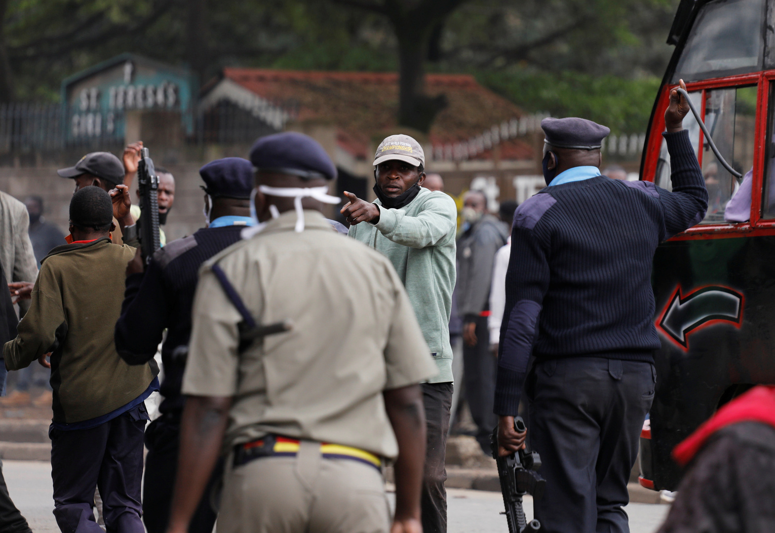 كينيا.. مقتل 15 شخصا برصاص الشرطة خرقوا حظر التجول المفروض للوقاية من كورونا