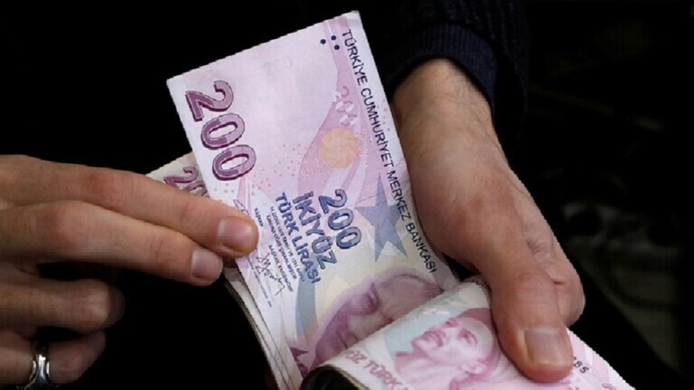 الليرة التركية تسجل أدنى مستوى منذ مايو بعد قفزة في التضخم