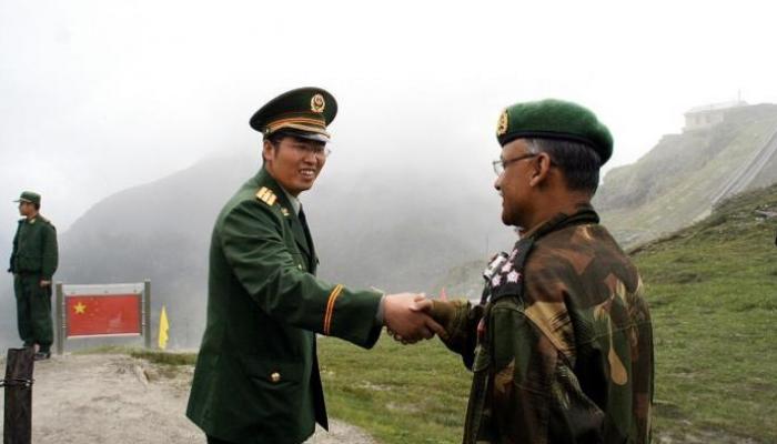 الصين تبدأ سحب قواتها من الحدود مع الهند
