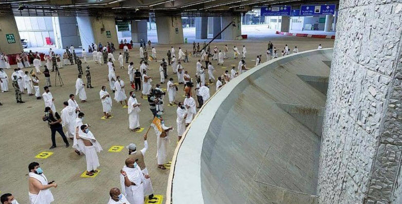 السعودية: نجاح خطة تفويج الحجاج إلى منى وللحرم المكي لأداء طواف الإفاضة