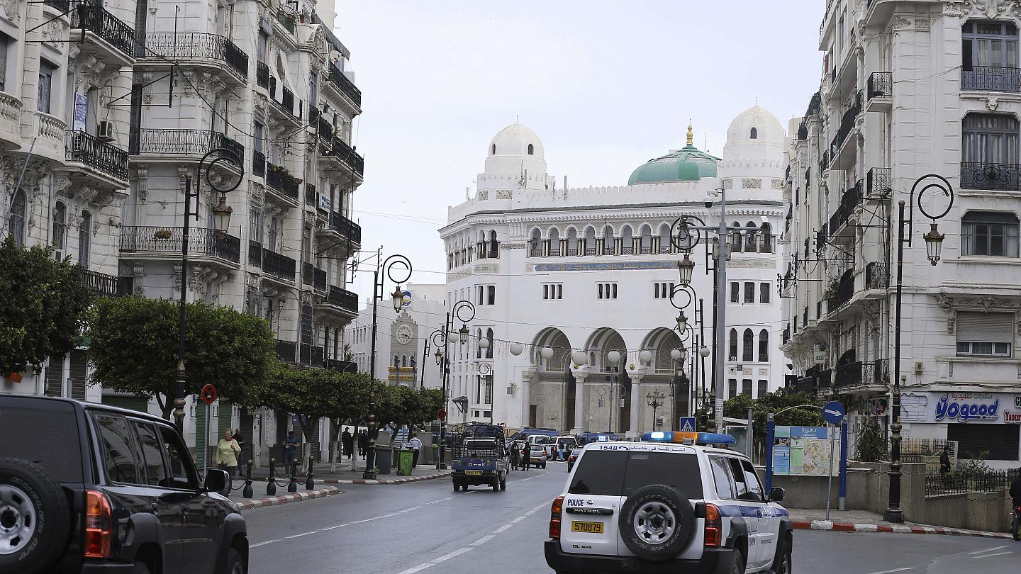 انهيار مبنى مؤلف من خمس طوابق إثر هزتين أرضيتين شرق الجزائر