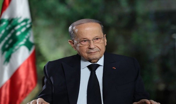 استقالة حكومة دياب لا تكفي.. لبنانيون يطالبون برحيل عون