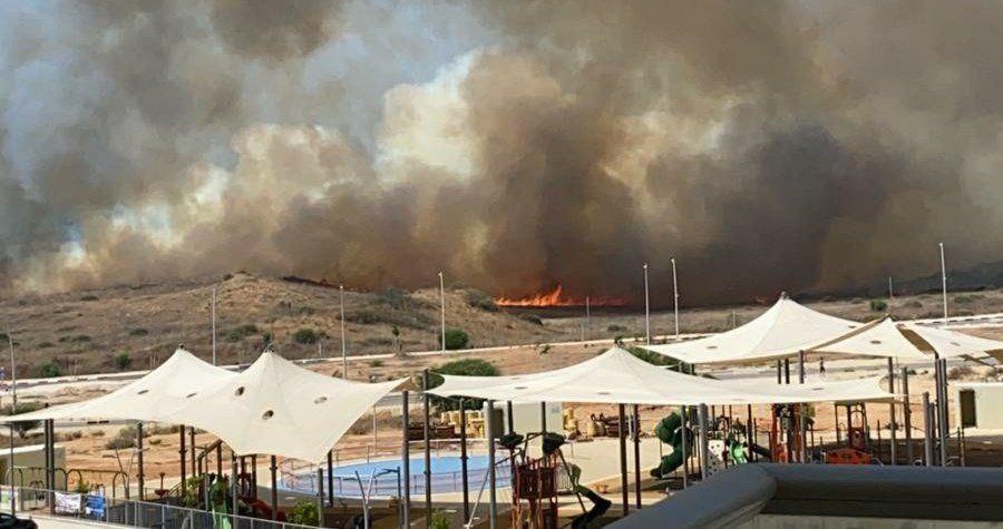 12 حريقا في مستوطنات غلاف غزة منذ الصباح