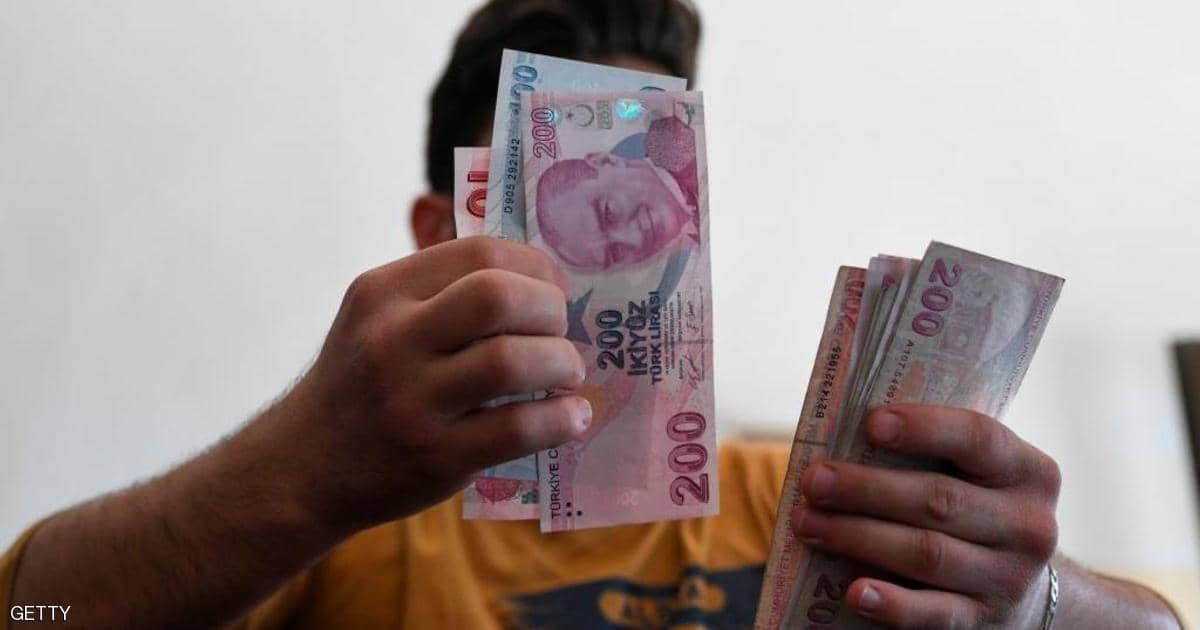 سقوط قياسي لليرة التركية وتحذير من أزمة اقتصادية أعمق