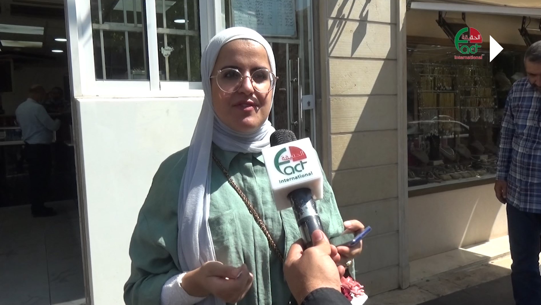 اردنيون يتحدثون عن طرق حماية أنفسهم من فيروس كورونا.. تقرير تلفزيوني