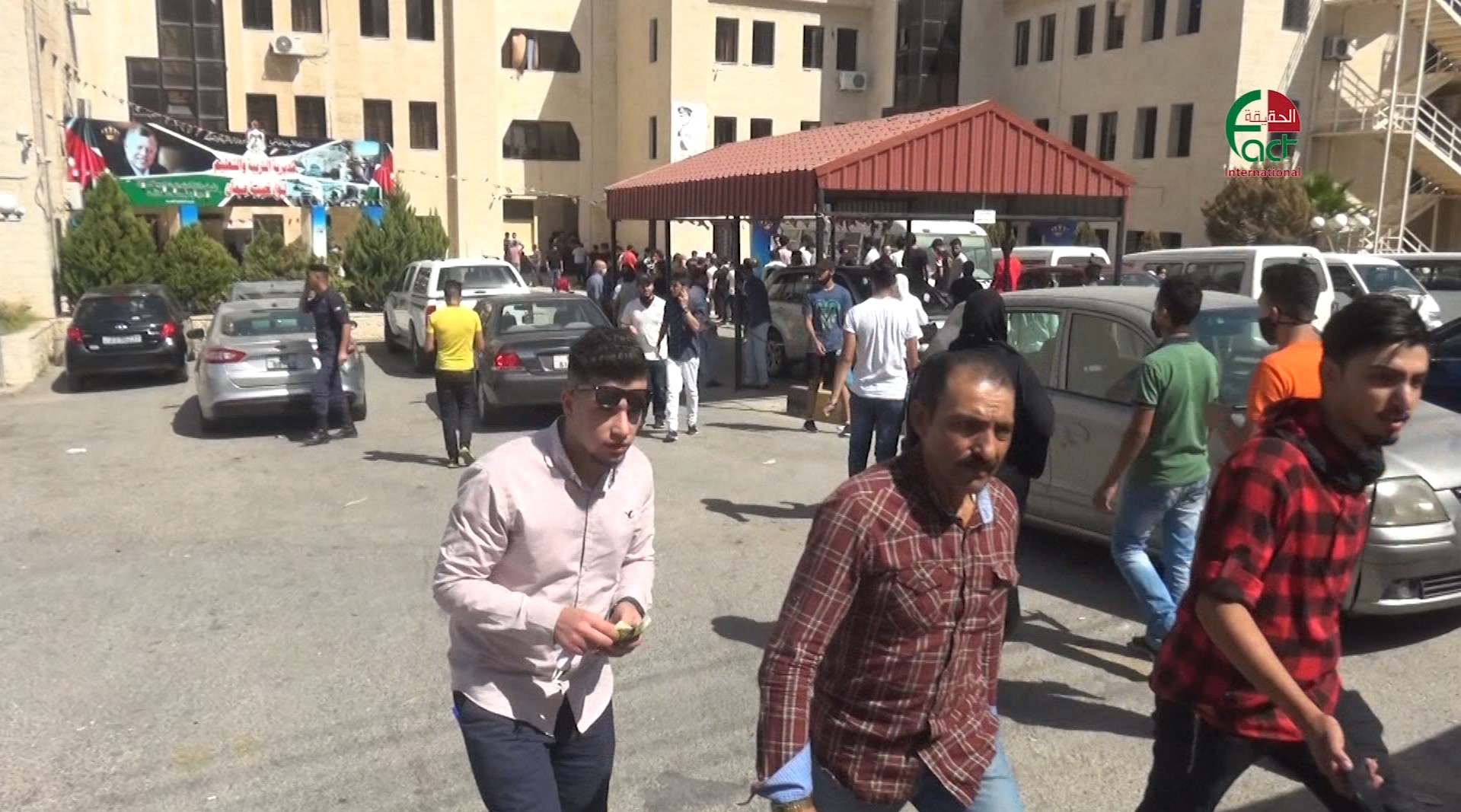 ازدحام في مديريات تربية عمان للتسجيل لتكميلية التوجيهي – تقرير تلفزيوني