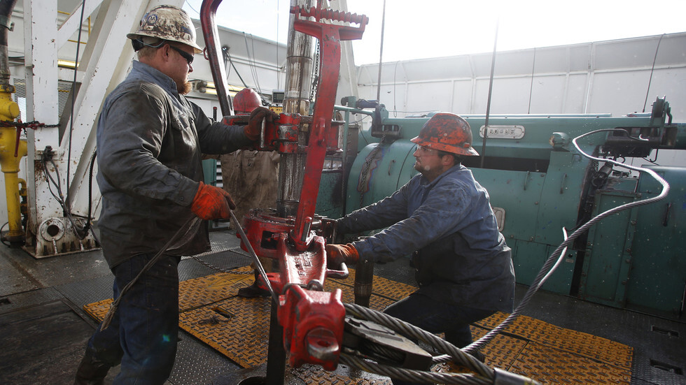 خبيرة أسواق: "سحب قاتمة تخيم على سوق النفط من جديد"