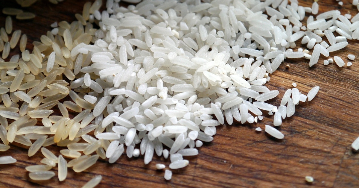 التحفظ على 100 طن من الأرز لاحتوائها على السوس الحي