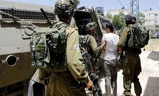 الاحتلال يعتقل 11 فلسطينيا بالضفة الغربية والقدس   