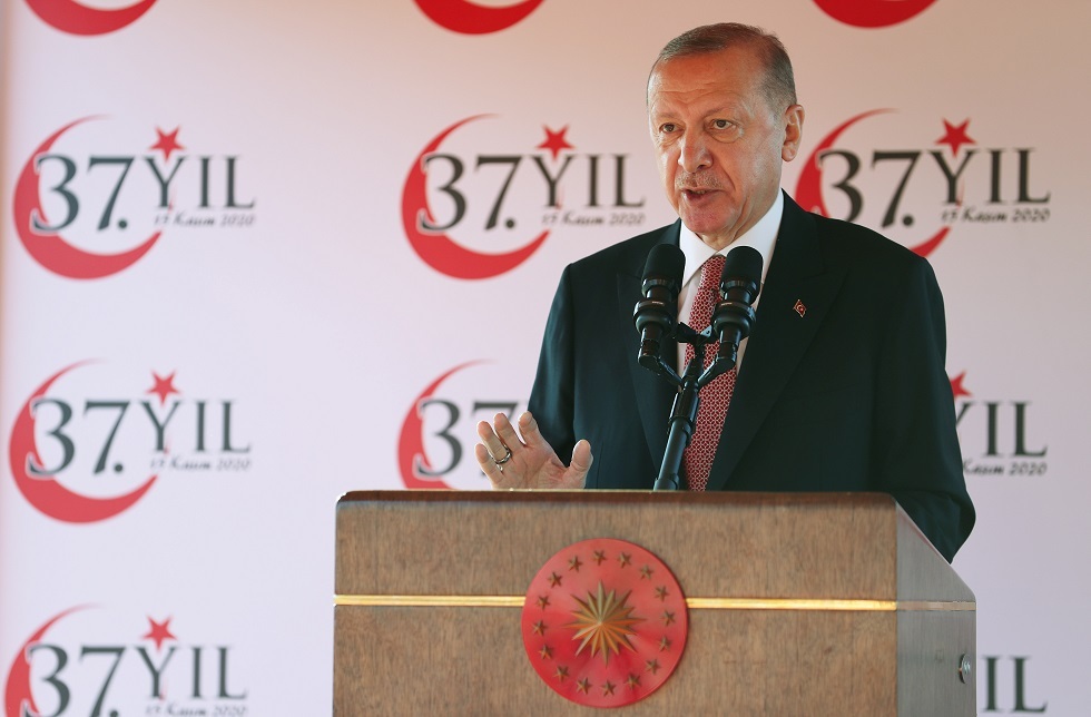 أردوغان يدعو مواطنيه لإخراج قرشهم الأبيض "من تحت الوسائد"