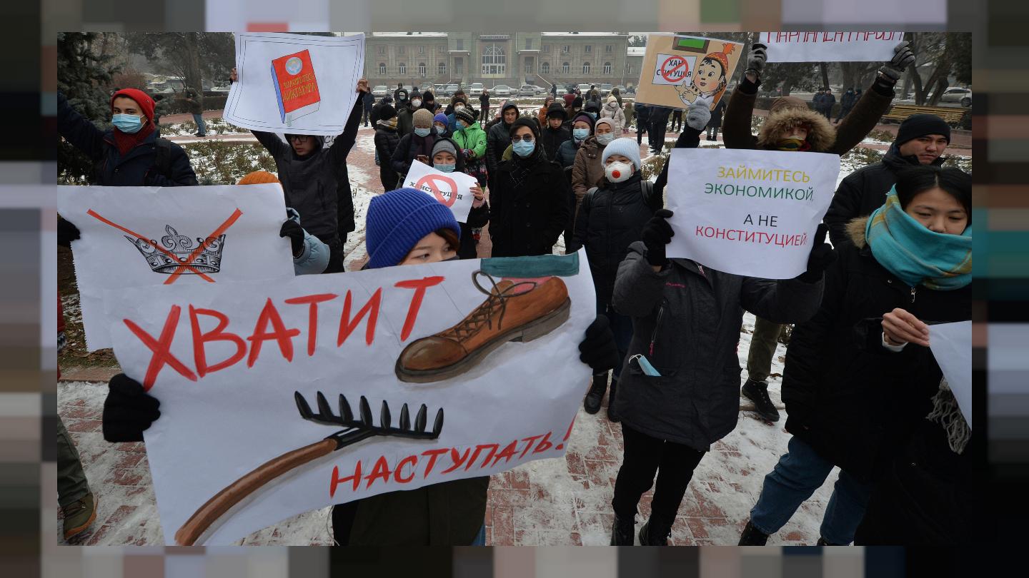 احتجاجات في قرغيزستان على استفتاء دستوري يفتح عدد العهدات الرئاسية ويحدّ من سلطة البرلمان