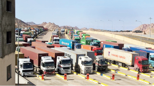 الداود: خسائر قطاع الشاحنات 200 مليون دينار.. والوزير غائب