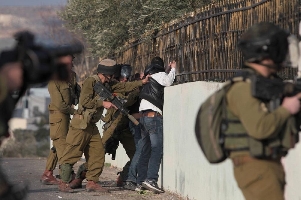الاحتلال يعتقل مواطنا فلسطينيا في معبر بيت حانون شمال غزة