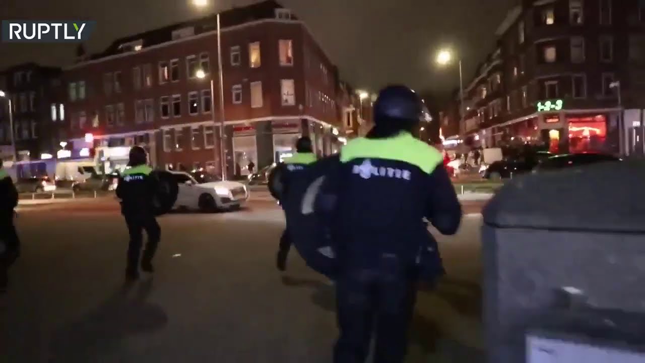تجدد الاشتباكات في هولندا بسبب قيود كورونا والشرطة تعتقل أكثر من 150 شخصا