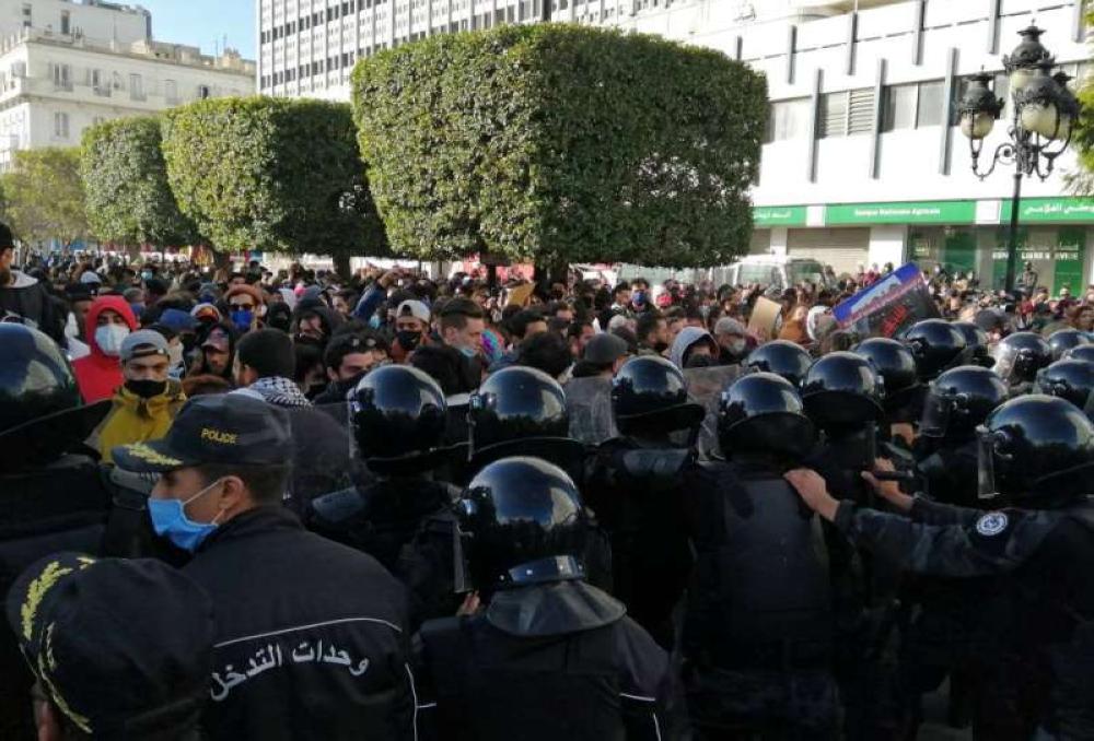 صدامات في تونس بعد وفاة شاب متأثراً بإصابته خلال تظاهرة