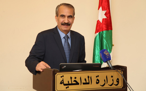 وزير الداخلية: الاستمرار في ضبط الاشخاص والمنشآت المخالفة لأوامر الدفاع