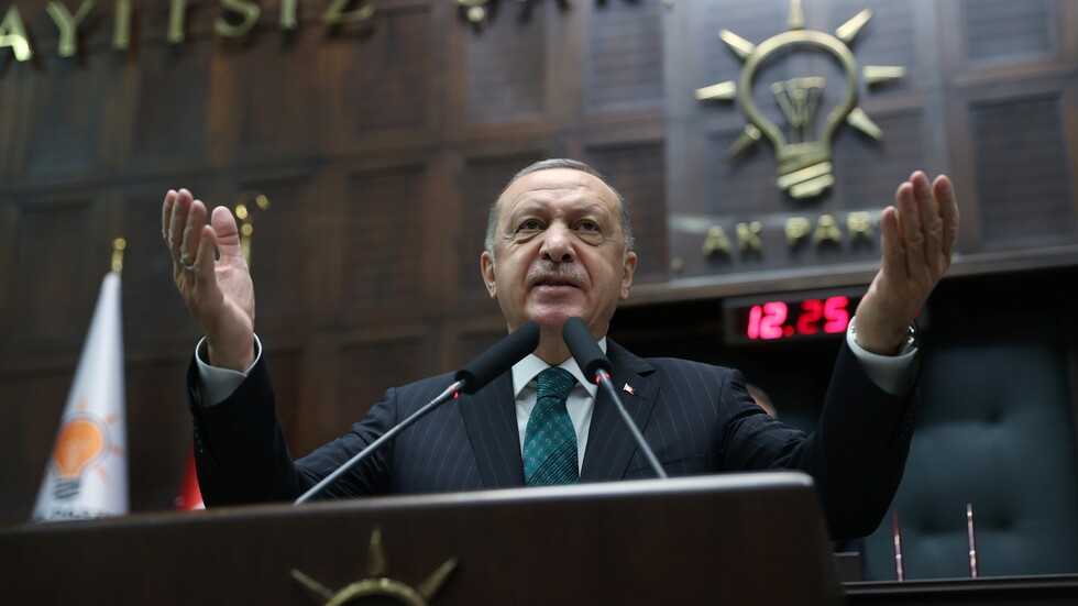 أردوغان يفتتح نفقا يزيد طوله عن كيلومترين وسط تركيا