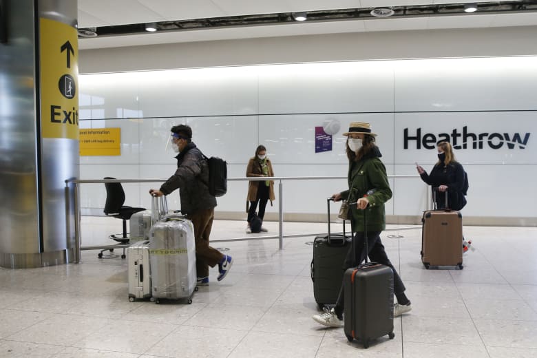 أكثر من 230 ألف يوقعون على عريضة بريطانية ضد إدخال "جوازات سفر لقاح" كورونا