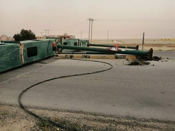 سقوط جسر مشاة في الحسا بسبب الرياح