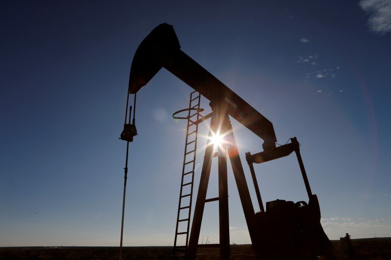 بلومبيرغ تتوقع ارتفاع أسعار النفط بسبب نفاد المخزون منه خلال الوباء