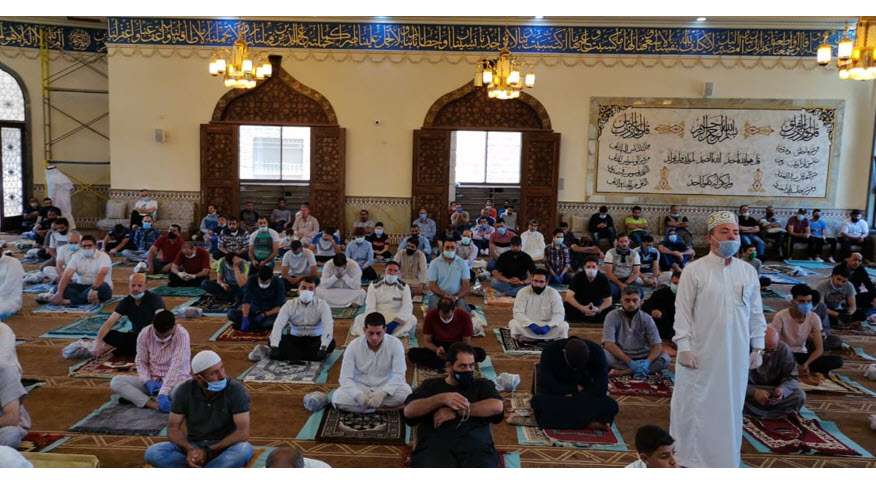 بعد انقطاع أكثر من شهر.. الأردنيون يصلون الجمعة في المساجد