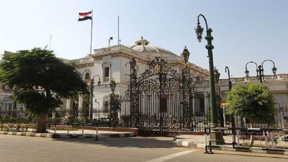 مصر.. البرلمان يجرم تصوير المحاكمات من دون تصريح