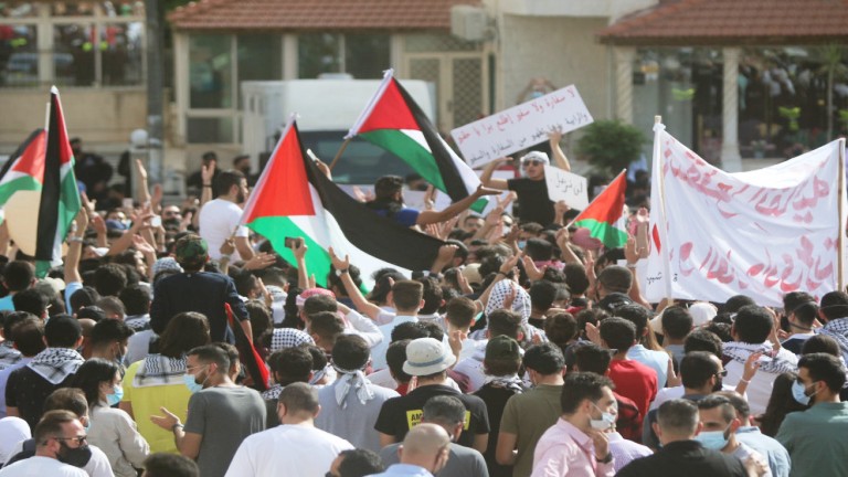 وقفة احتجاجية قرب السفارة الصهيونية ضد اعتداءات الاحتلال - فيديو