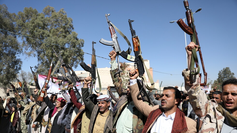 الحوثيون يعلنون موافقتهم على عقد جولة مفاوضات في قطر