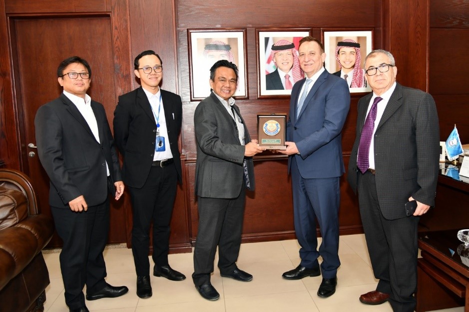 القائم بأعمال السفير الاندونيسي في عمان يزور جامعة العلوم والتكنولوجيا الأردنية