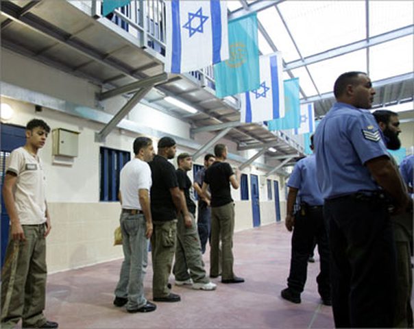 الجهاد تحذر مصلحة السجون من قمع اعتصام أسراها في سجن النقب