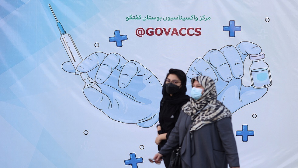 إيران تعلن عن تطعيم 400 ألف لاجئ بلقاح كورونا