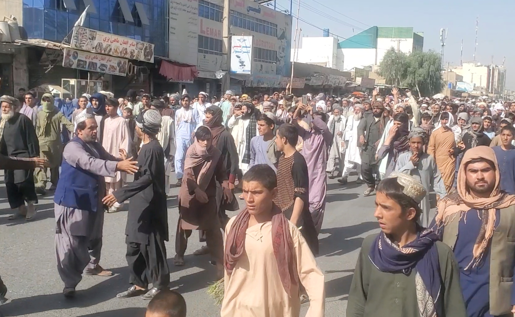 احتجاجات في كابل تطالب بتحرير الأموال الأفغانية المجمدة