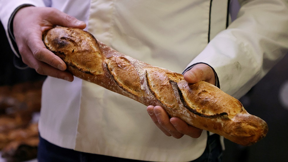 خباز تونسي يظفر بوظيفة خباز الإليزيه بعد فوزه بلقب صانع "أفضل باغيت في باريس"