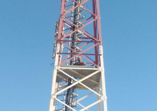 للمرة الثالثة.. شاب يحاول الانتحار من برج للاتصالات في بلدة مليخ بمادبا