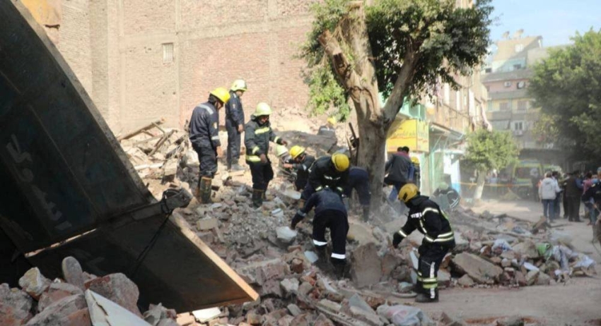 مصرع 3 أفراد من عائلة بانهيار مبنى في القاهرة