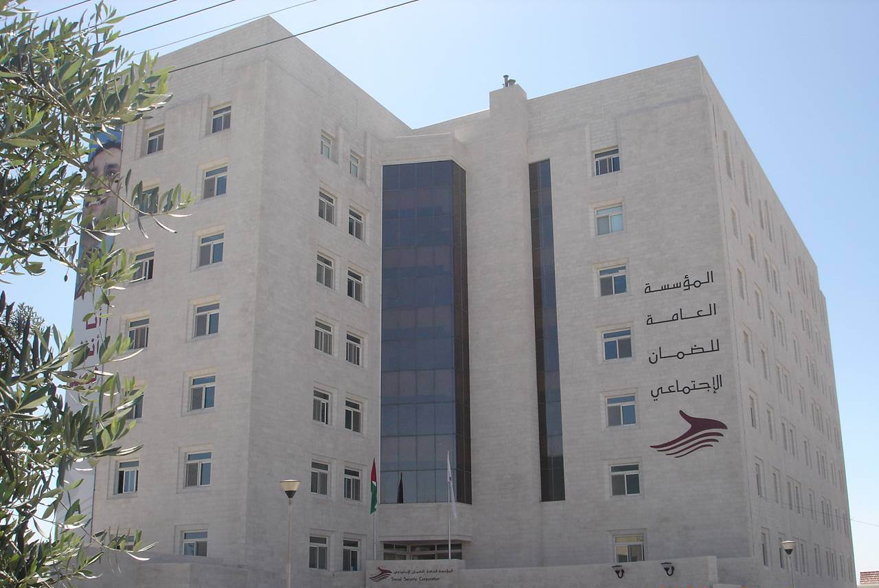 الدفاع المدني يسيطر على تماس كهربائي بسيط في فرع ضمان عمان المركز