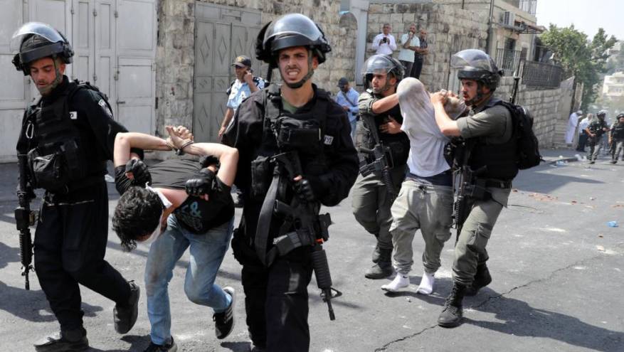 الاحتلال يعتقل 15 فلسطينيا بالضفة الغربية ويهدم عددا من المنشآت