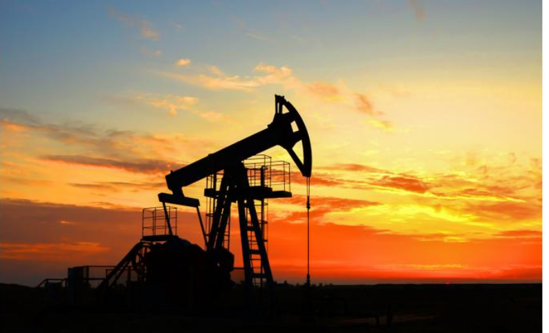 النفط ينخفض بفعل مخاوف الركود ويتجه صوب ثالث خسارة أسبوعية