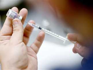 "لا تنتظروا اللقاحات المحدثة".. خبراء يحذرون المعرضين لمخاطر الإصابة بكوفيد