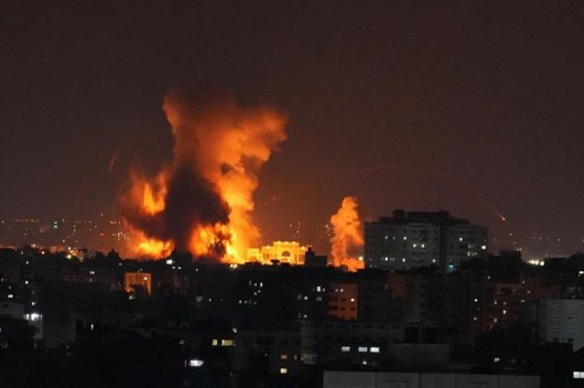 الاحتلال يواصل عدوانه على غزة والمقاومة تدك مستوطناته بالصواريخ